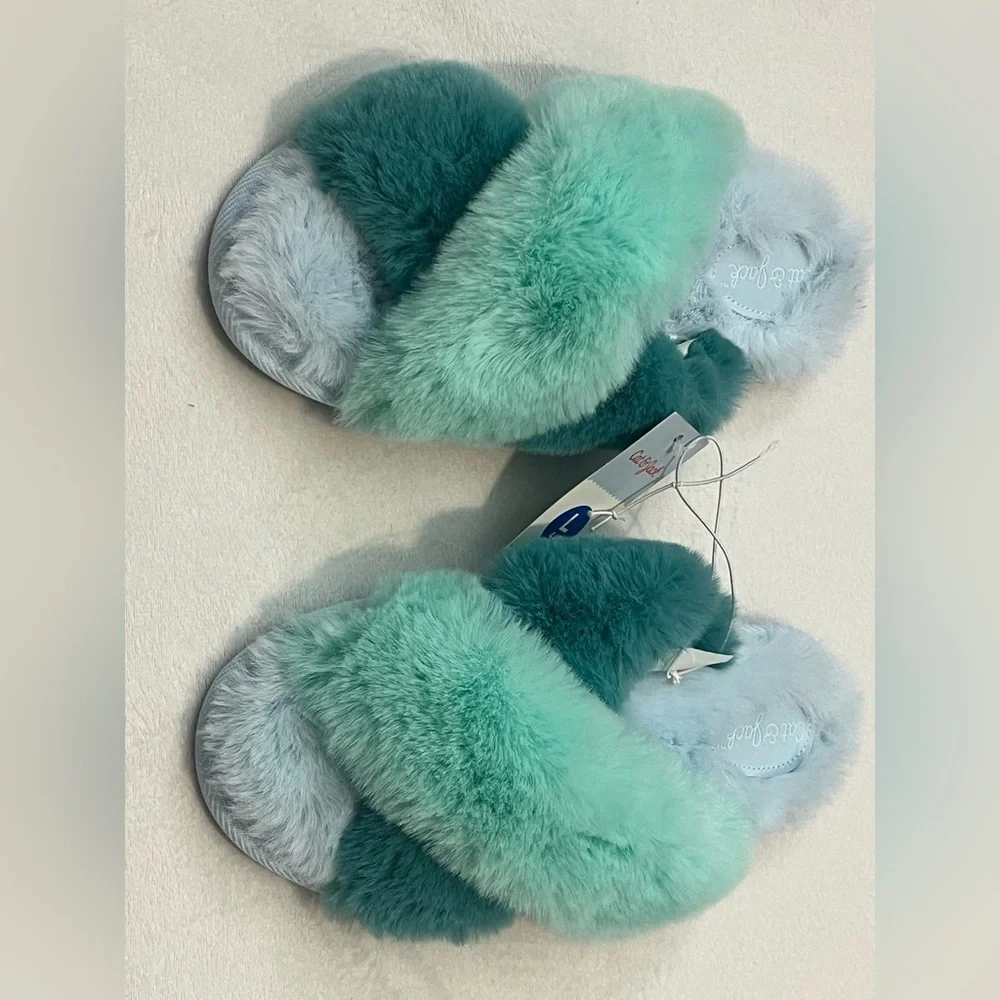 Cat & Jack Mint and Teal Cross Band Faux Fur Slippers Children’s / Kids Sz 4/5